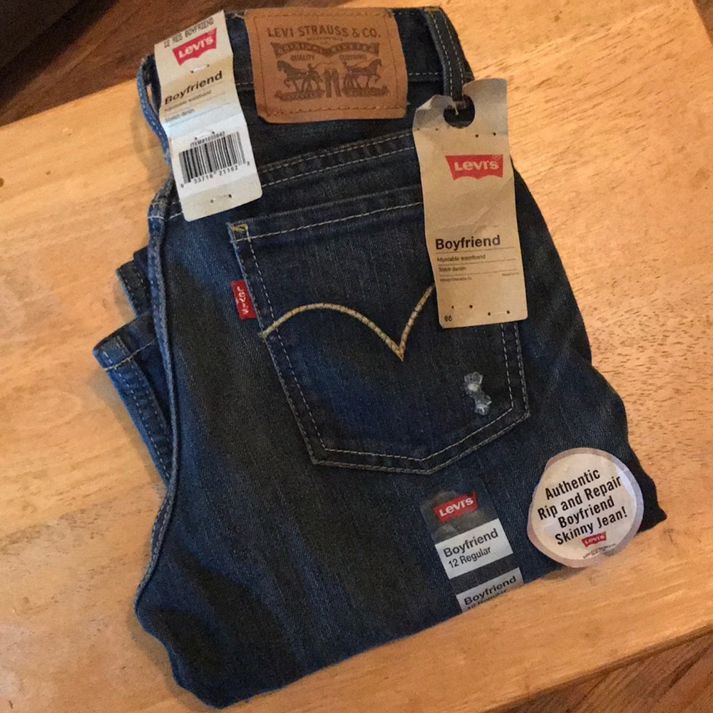 Girls brand new Levi’s boyfriend jeans